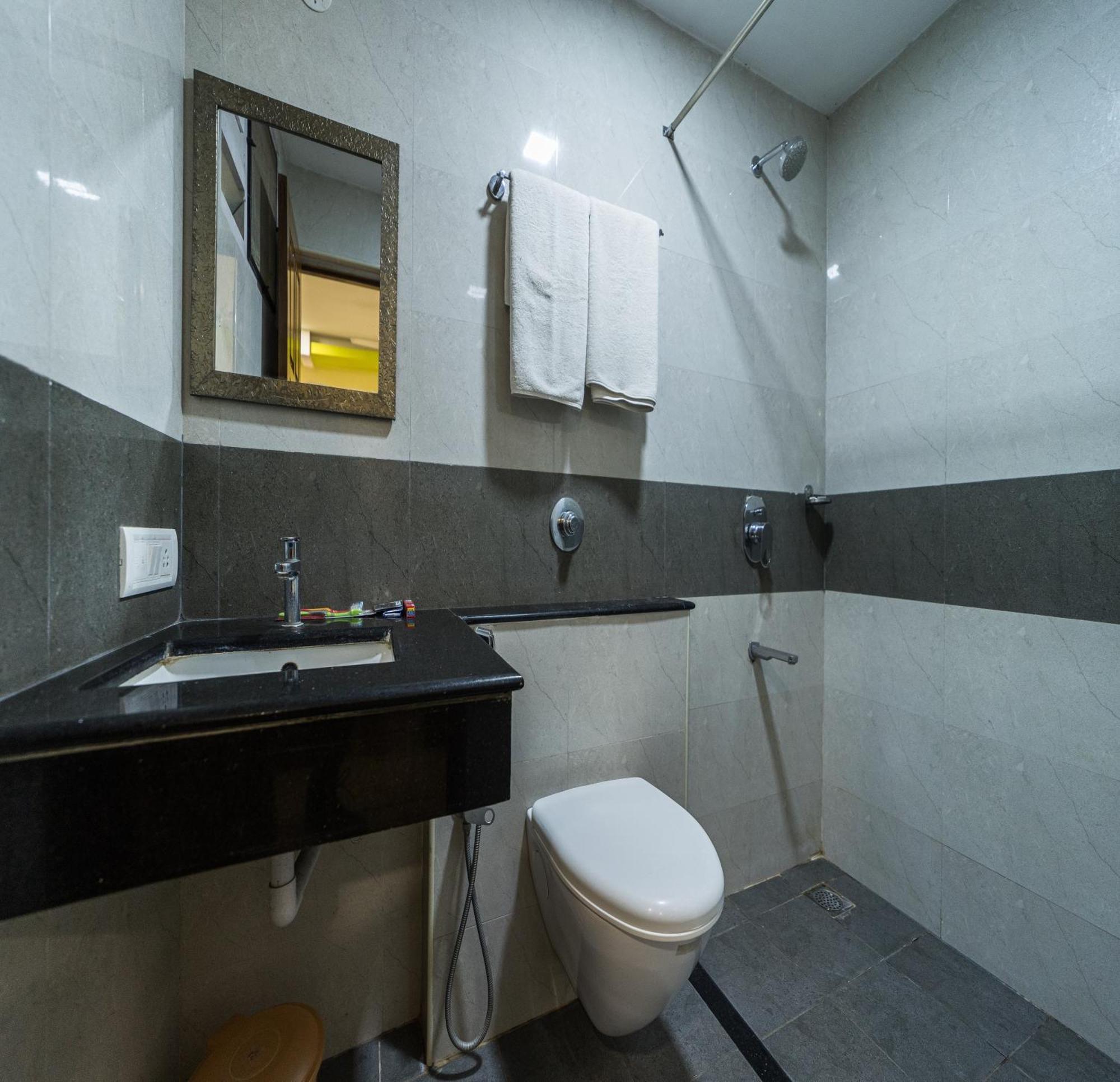 Hotel Sau Residency Kanchipuram Esterno foto